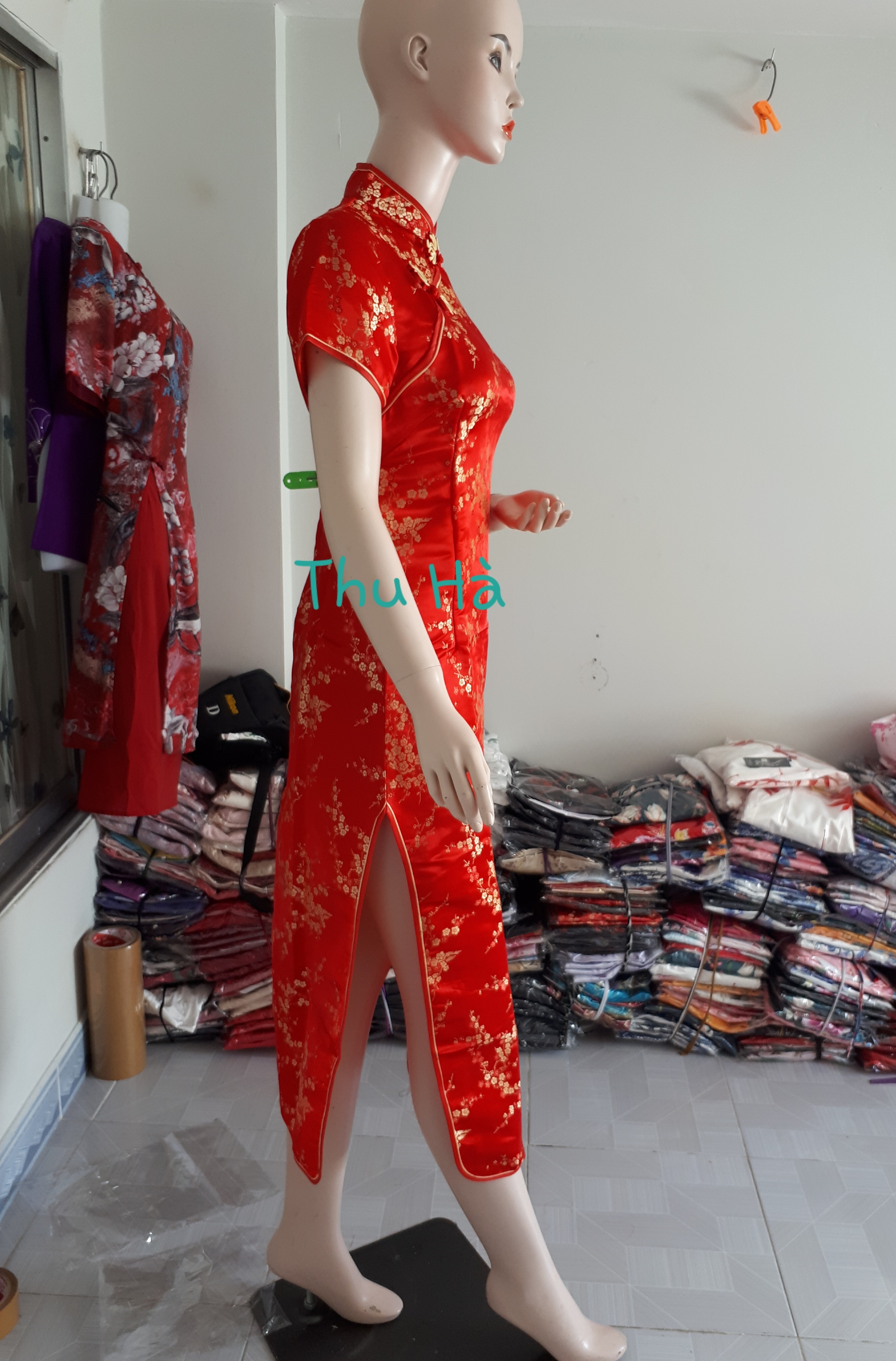 Sườn xám Dài Gấm ĐỎ tươi có hình thật