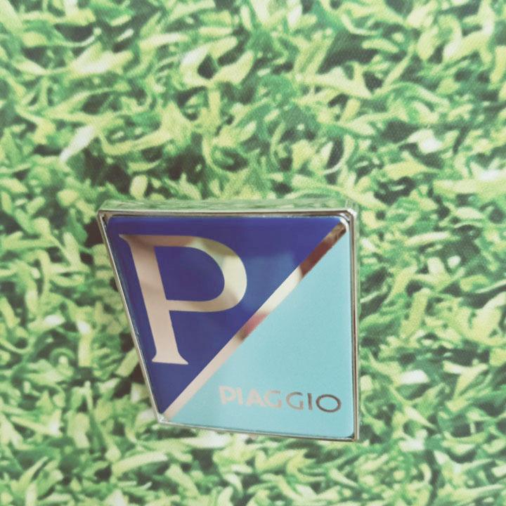 Với chiếc Logo cho xe Piaggio dán yếm xe như mới A295