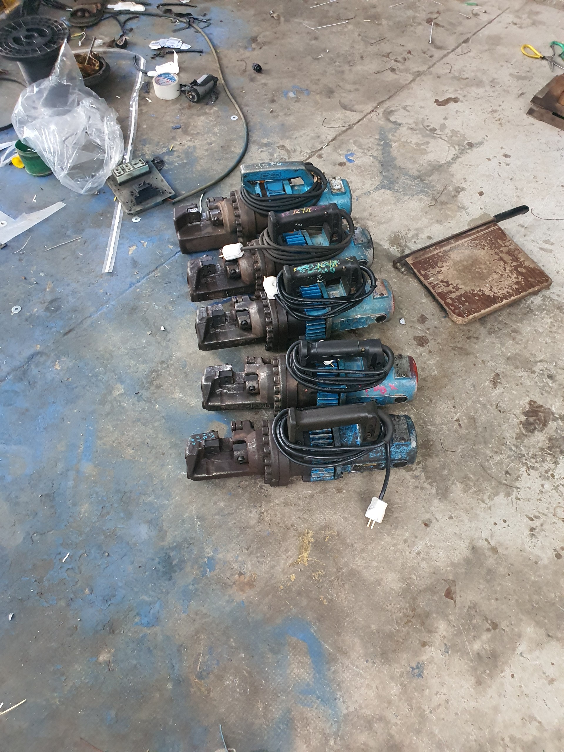 Máy Cắt Sắt Thủy Lực Cầm Tay Phi 25 Hàn Quốc ( cũ)
