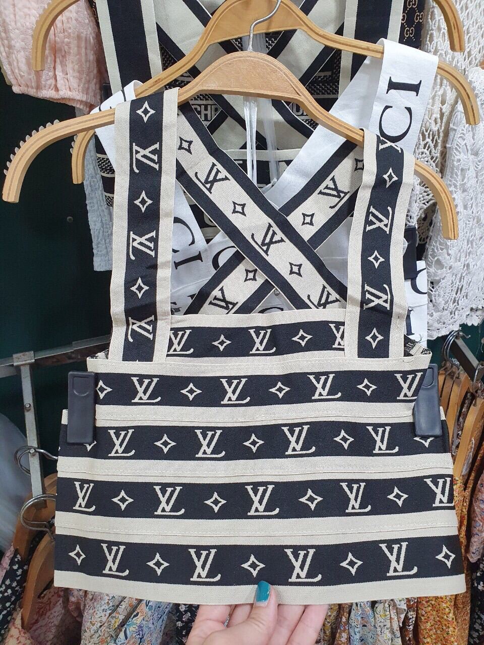 Áo 2s 2 dây chéo lưng croptop chất len mongtoghi QC