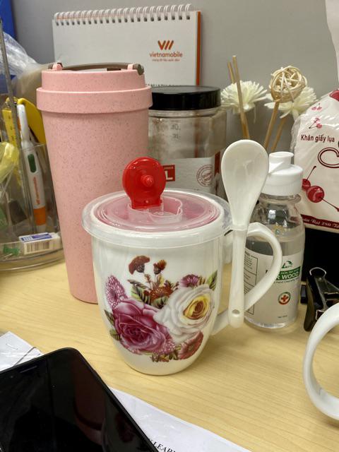 Cốc sứ pha cà phê đựng cháo dinh dưỡng có nắp tặng kèm thìa sứ