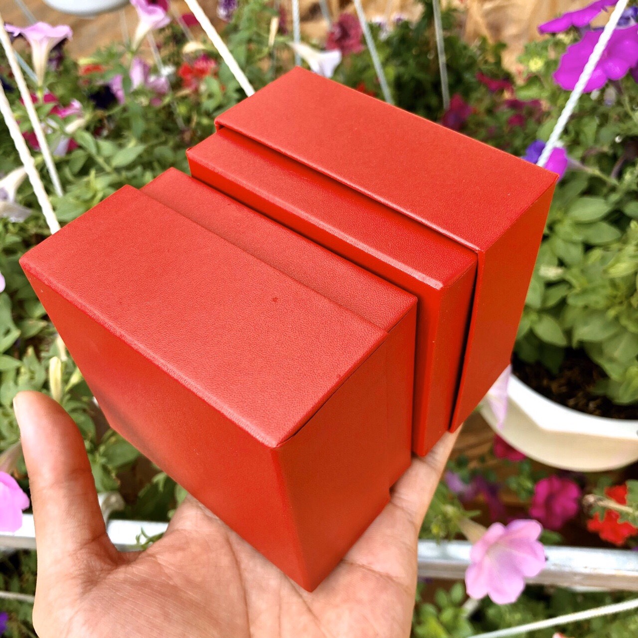 [Lấy mã giảm thêm 30%] Hộp đựng đồng hồ cứng màu đỏ V55