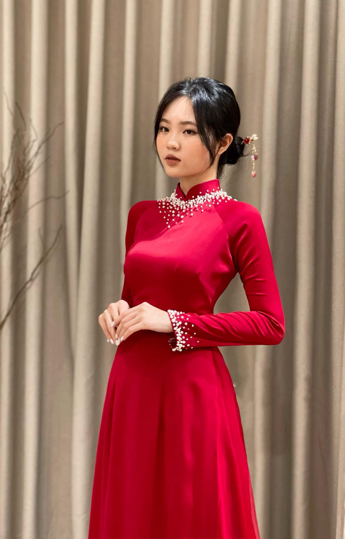 Áo dài cưới đỏ tủa ngọc trai