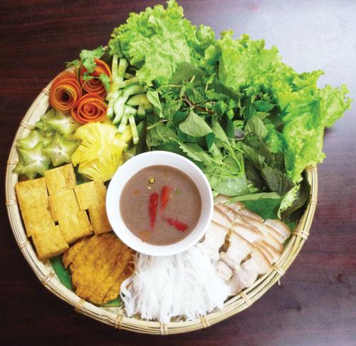 1 hũ mắm tôm chấm cà, thịt luộc, chấm xoài cực ngon
