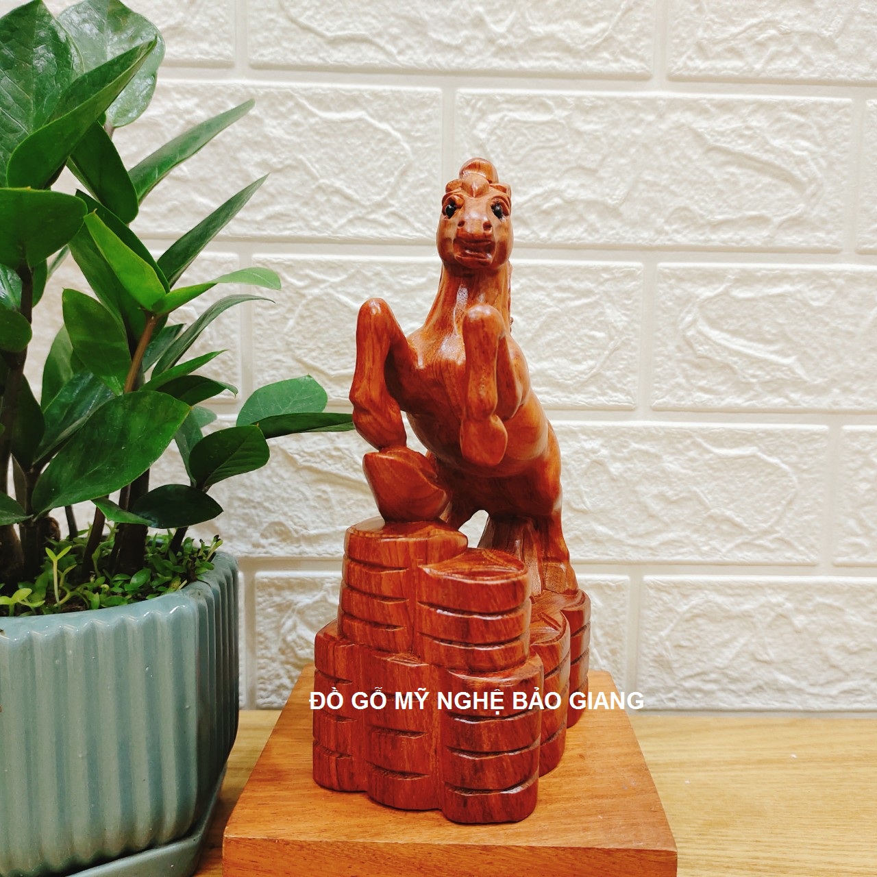 Tượng con ngựa gỗ hương 20cm