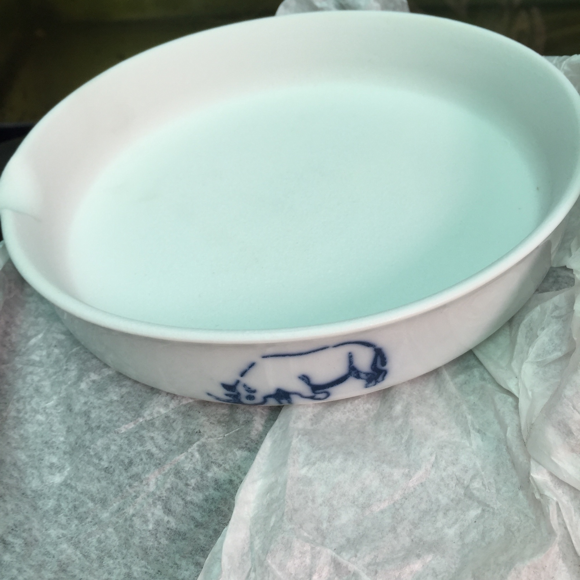 Porcelain plate used grinding horn diameter 22 cm