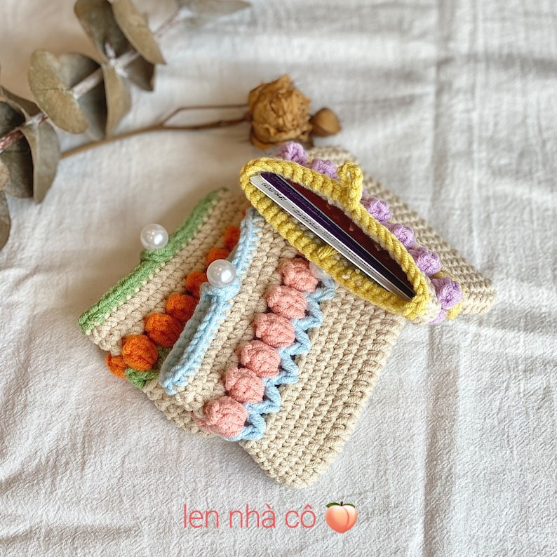 Ví cầm tay mini hoa tulip bằng len handmade