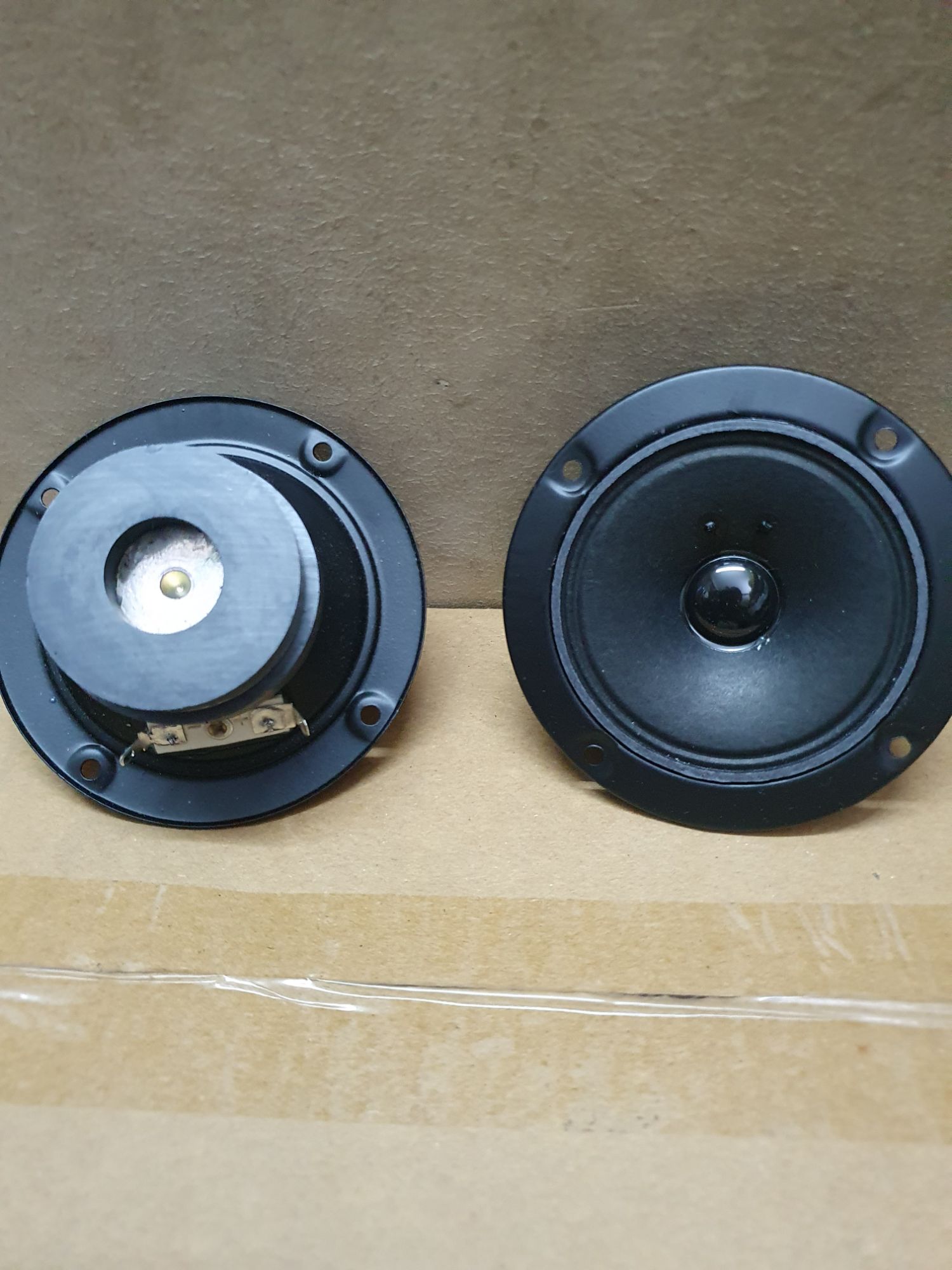 1 đôi loa tép 2 từ bmb tròn