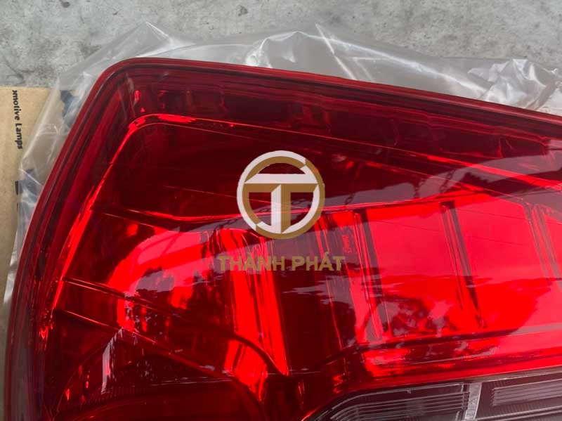 ĐÈN HẬU NISSAN NAVARA (NP300) 2016 - 2018