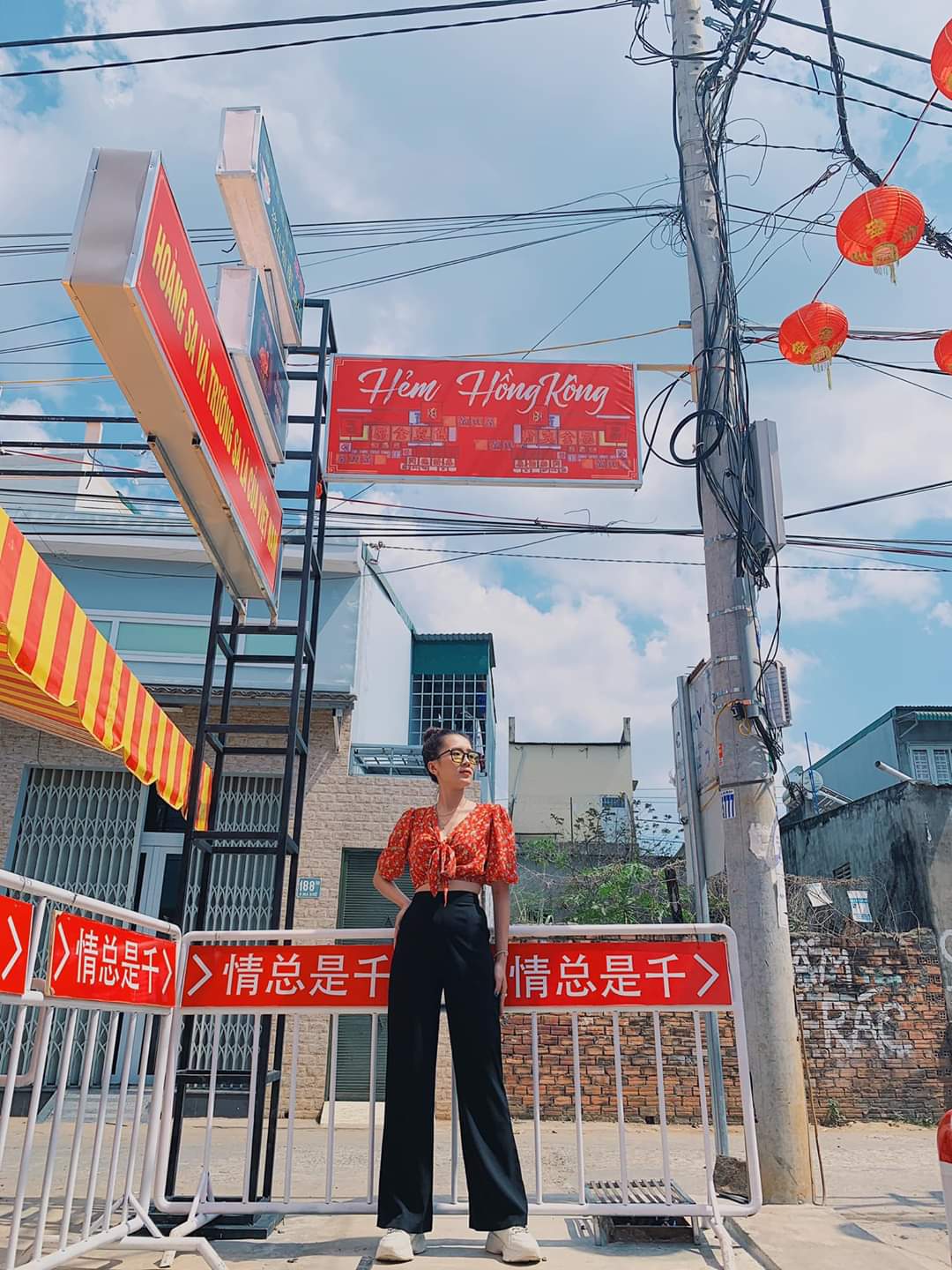 Quần ống rộng suông  đen lưng cao 2 khuy