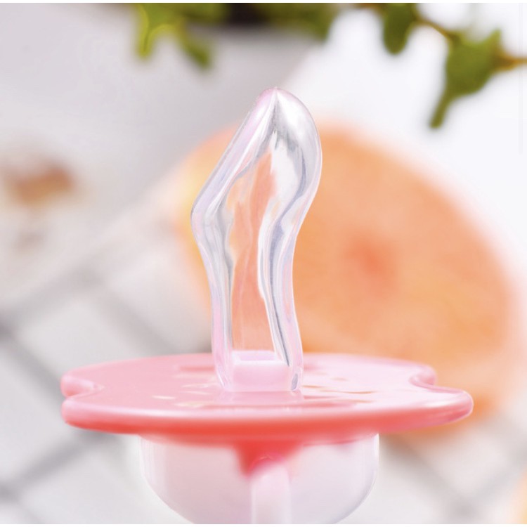 Núm Ty Giả Có Nắp Đậy Vệ Sinh Cho Bé Yêu