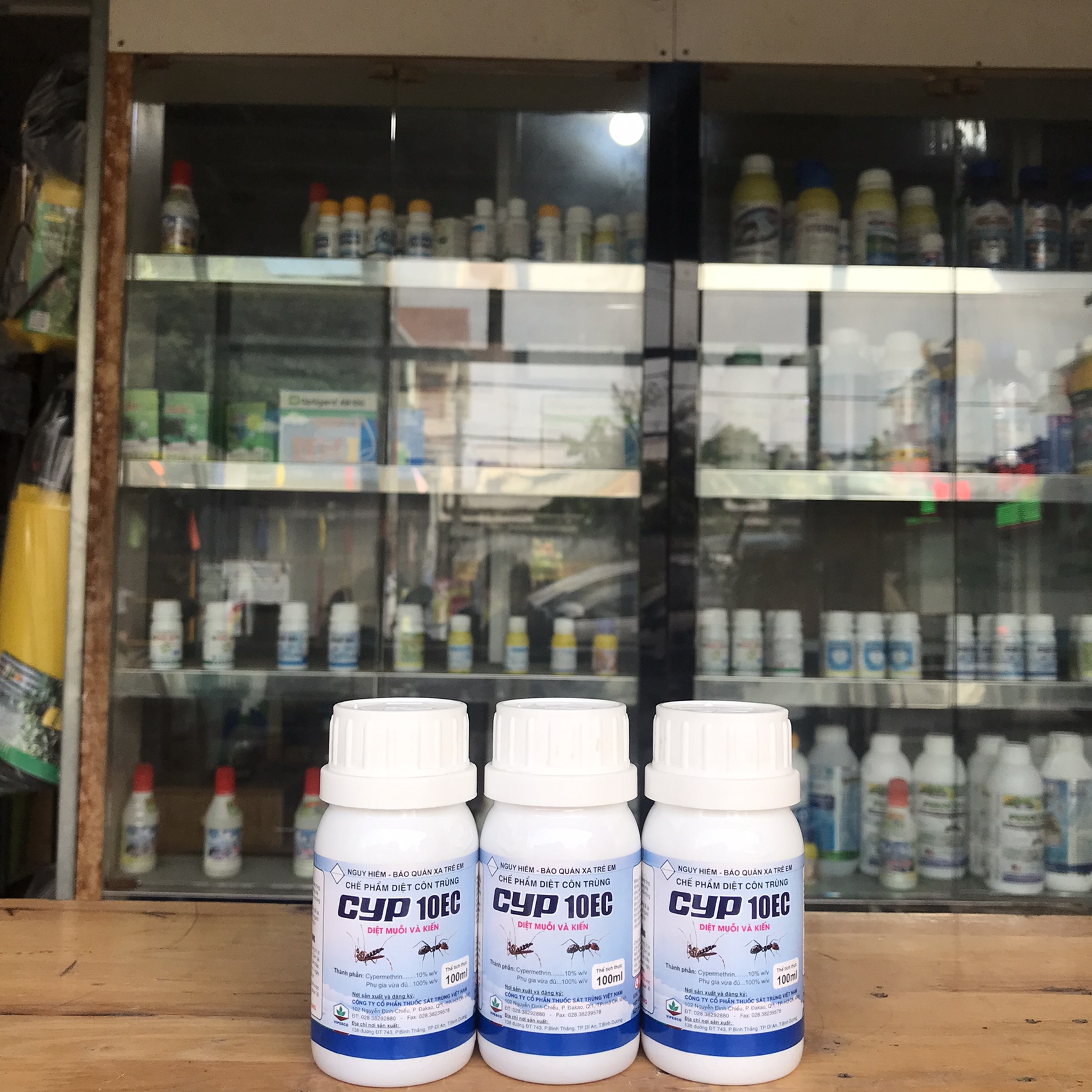 Thuốc diệt muỗi, kiến, gián CYP 10EC (Chai 100ml)