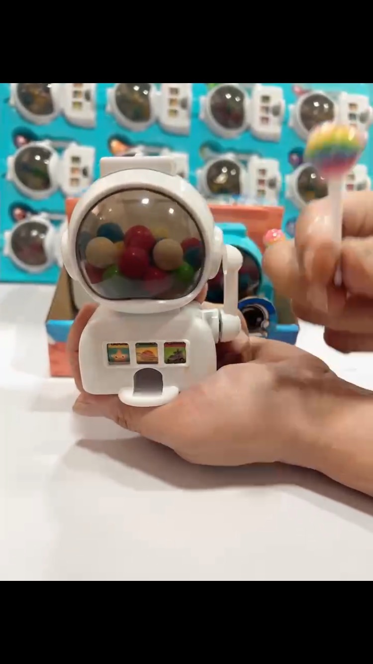 Máy bán kẹo phi hành gia Astronaut candy machine kèm kẹo mút 1 chiếc