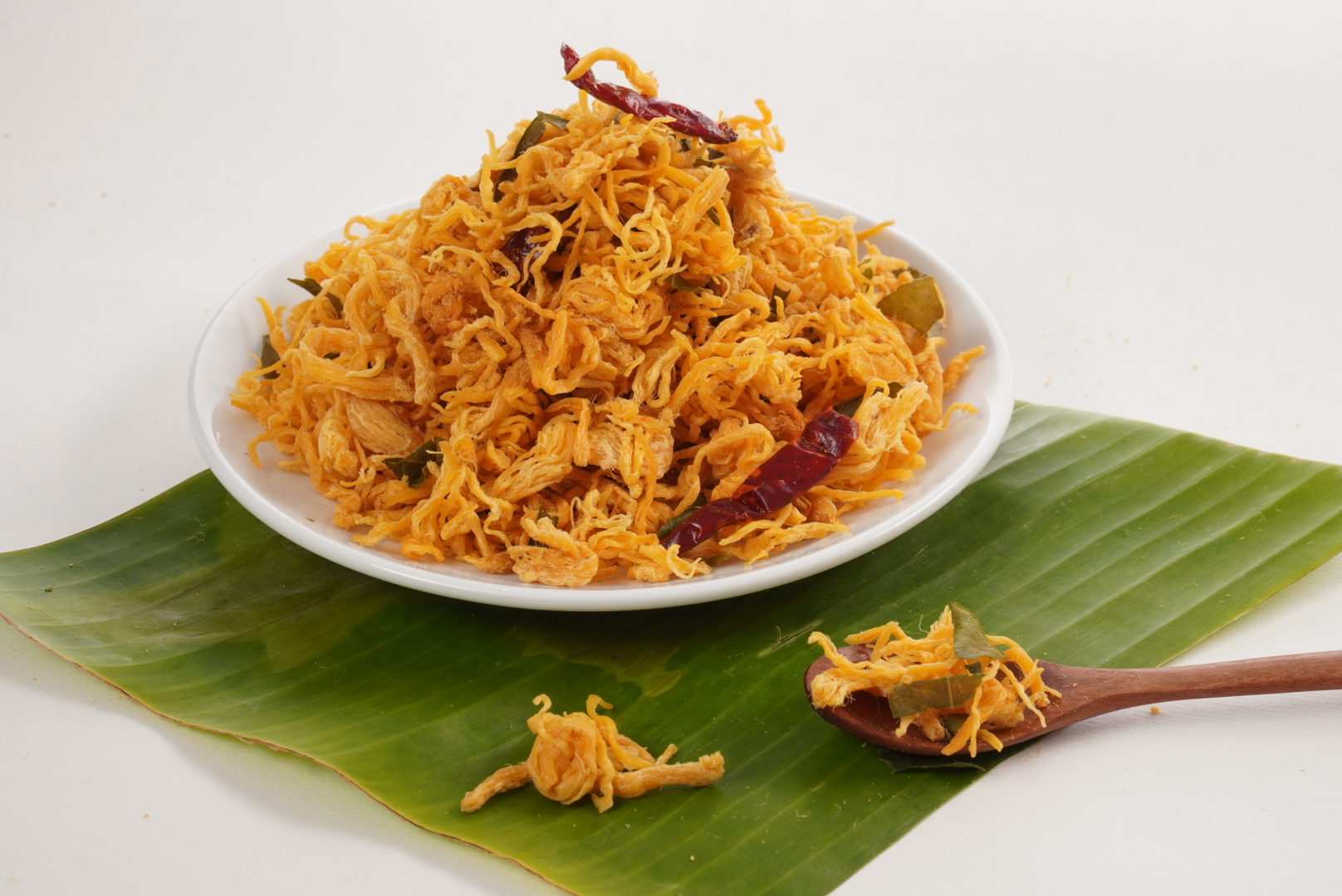 KHÔ GÀ LÁ CHANH C&B (Giòn thơm - Đậm vị)