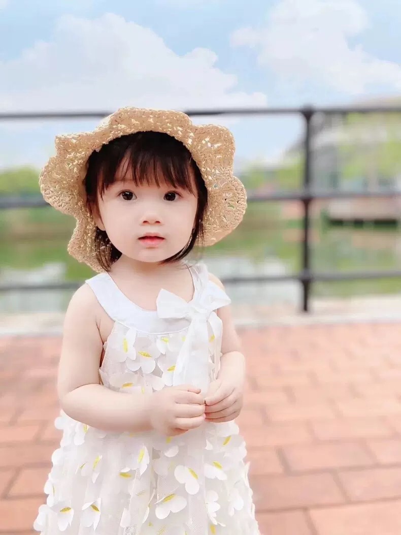 Đầm hoa trắng 3D cho bé gái