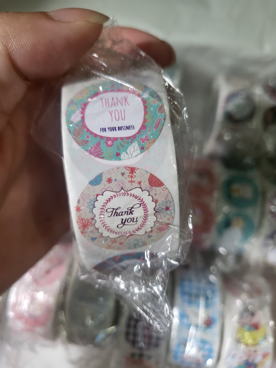 Cuộn sticker 500 tem (giao ngẫu nhiên)