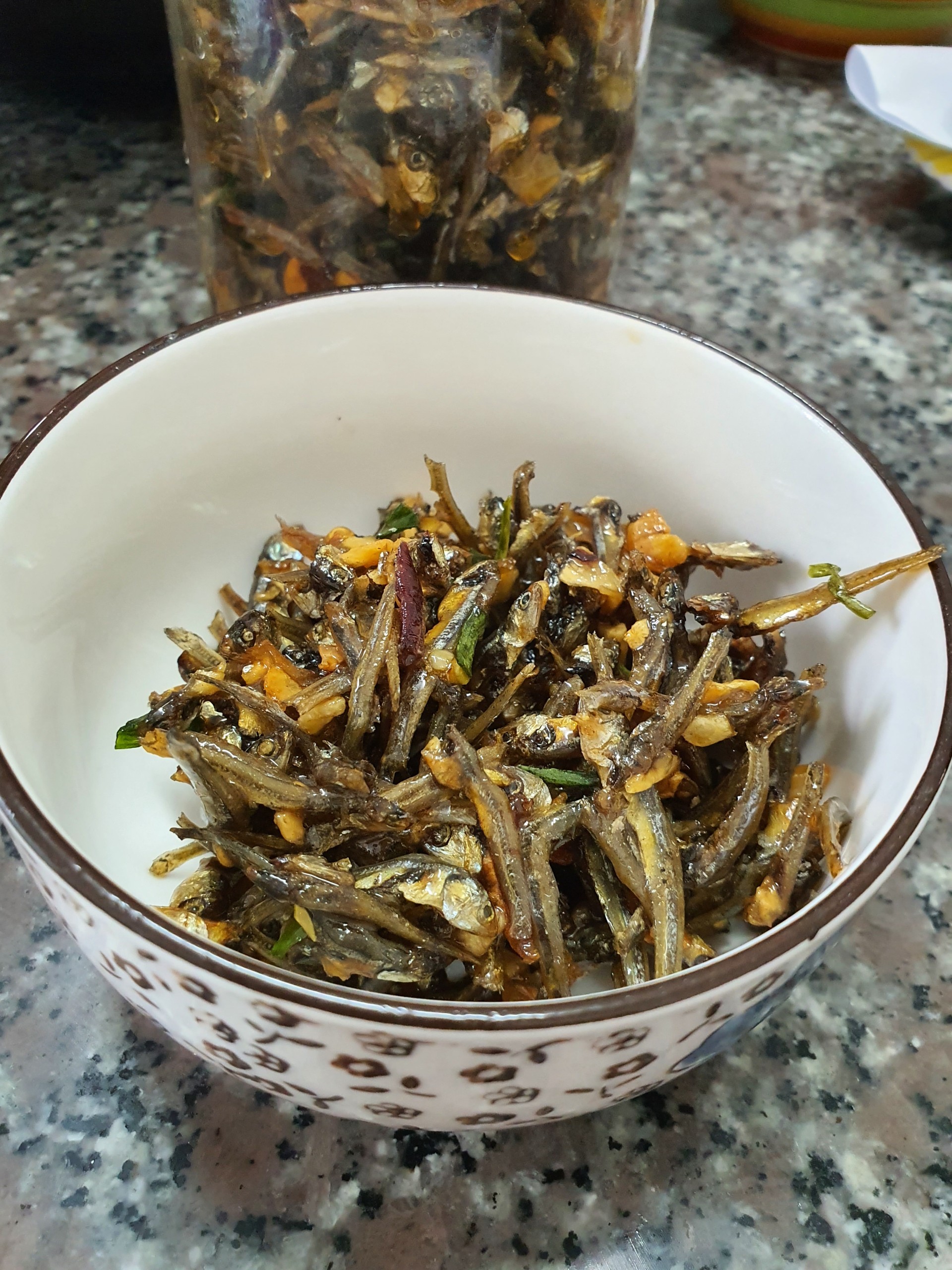 Cá cơm chiên tỏi thơm giòn nhà Mid 200gr