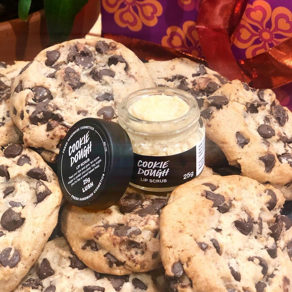 [HCM]Tẩy da chết môi LUSH - Cookie Dough lipscrub