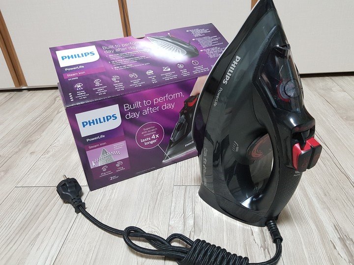 Bàn ủi hơi nước Philips GC2998 (Đen)
