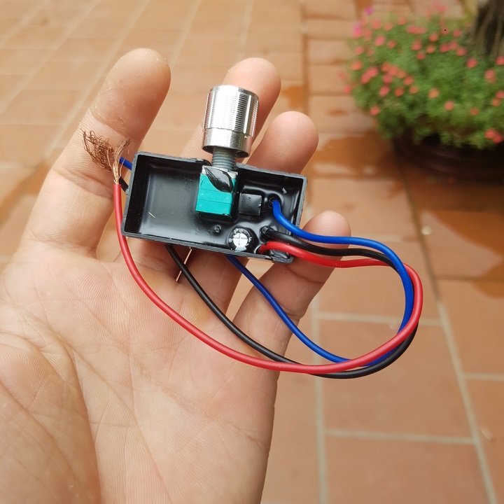 Chiết áp 12v điều chỉnh dòng máy bơm