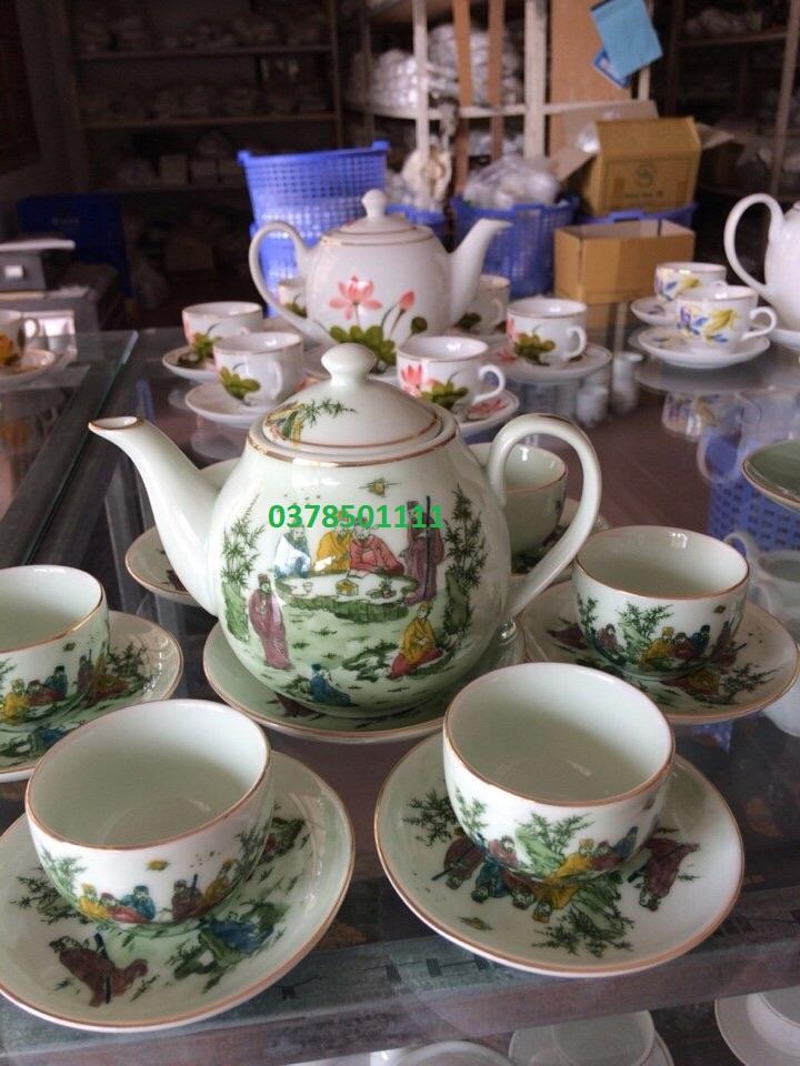Bộ ấm chén vàng kim vẽ dự tiệc bàn đào