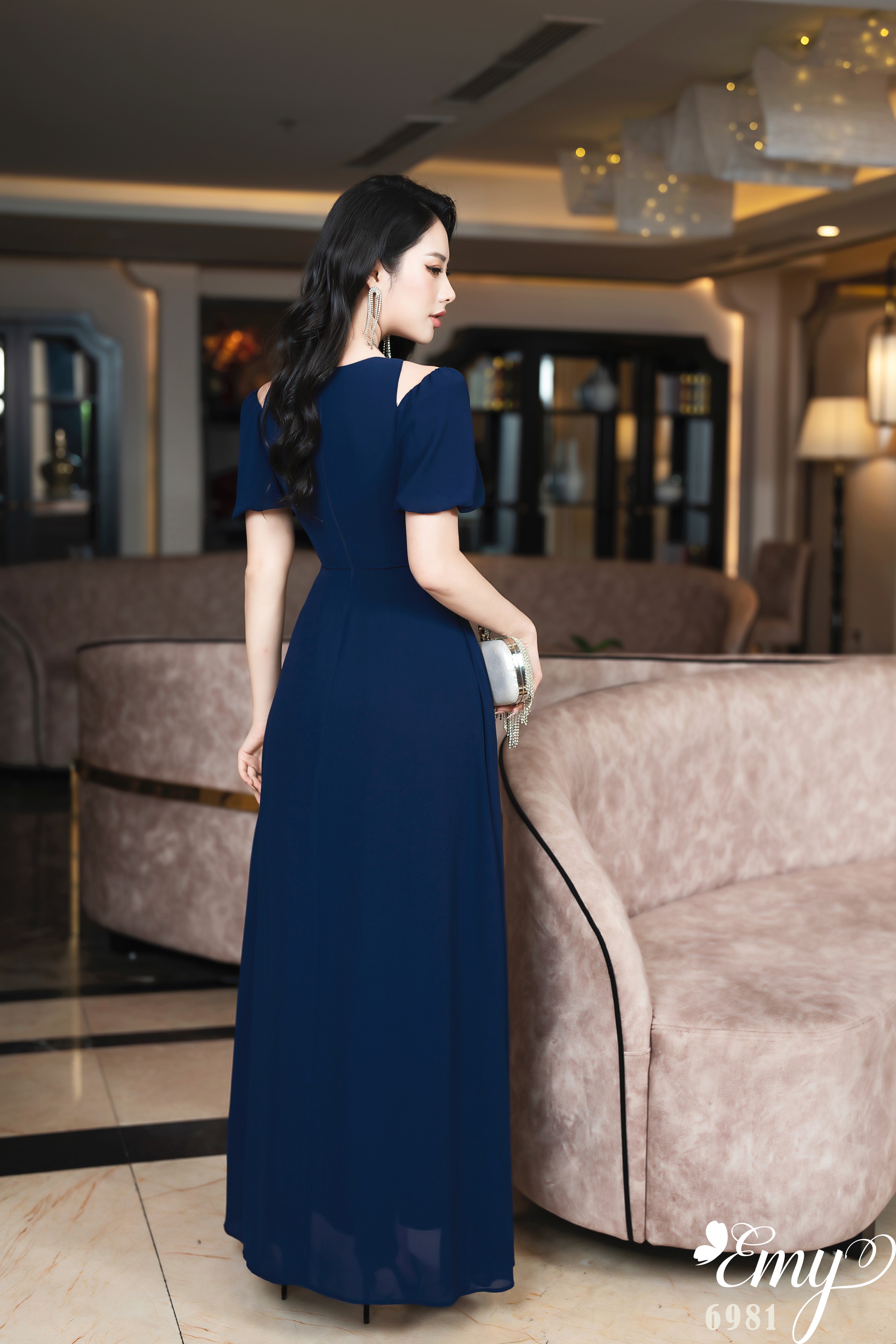 Đầm EMY EM6981 Dạ Hội Cổ Cách Điệu