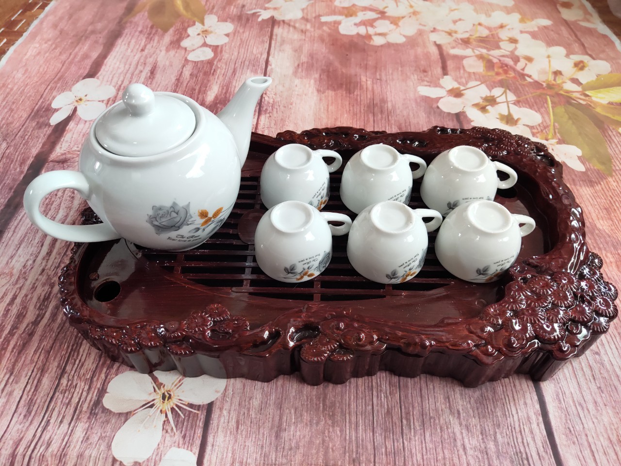 Bộ ấm chén hoa hồng có khay 2 lớp-dung tích 500ml