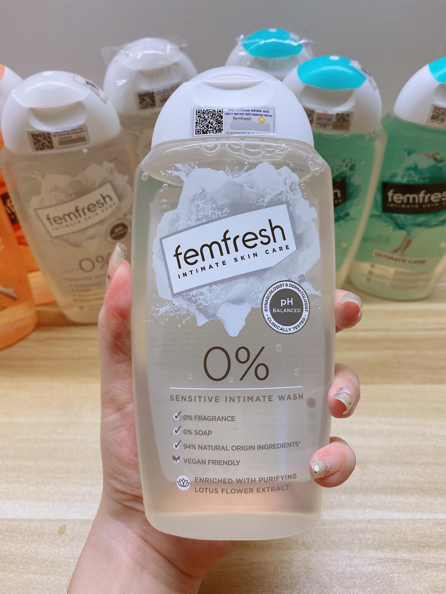 Dung dịch vệ sinh phụ nữ femfresh 250ml