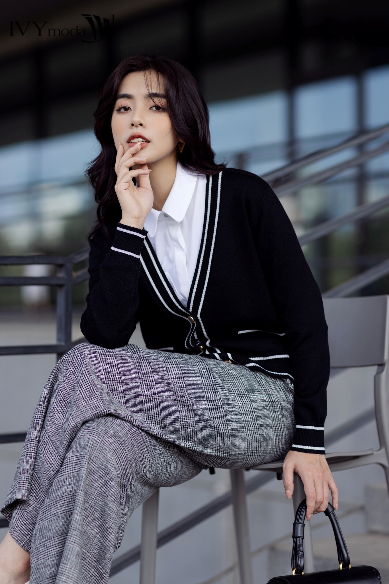 Áo khoác len cổ V IVY Moda MS 77B8818