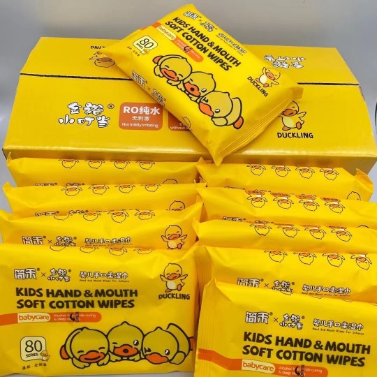 Thùng 10 gói khăn giấy ướt con vịt vàng không mùi kháng khuẩn