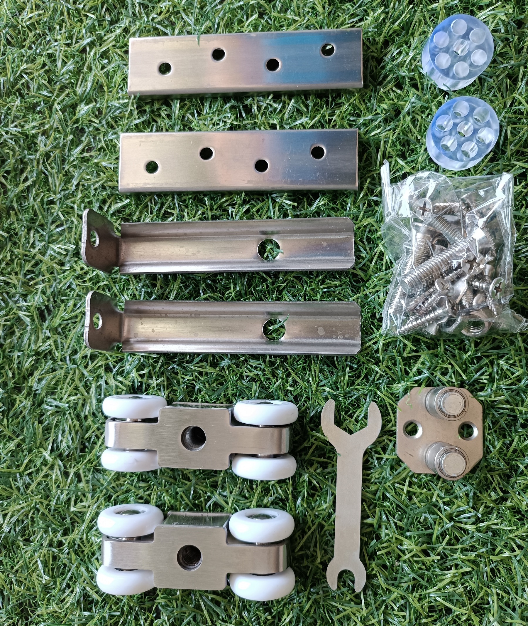 Bộ bánh xe cửa lùa HAMMERED cao cấp Inox SUS304 (4 bánh / 8 bánh xe, dành cho cửa lùa nhôm máng nhỏ)