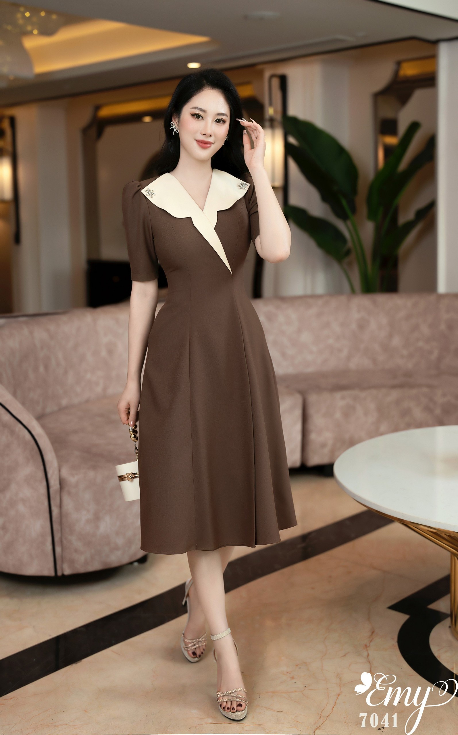 Đầm emy em7041 xoè nâu phối lá cổ
