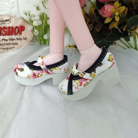 Giầy cho búp bê 60cm họa tiết hoa cổ điển