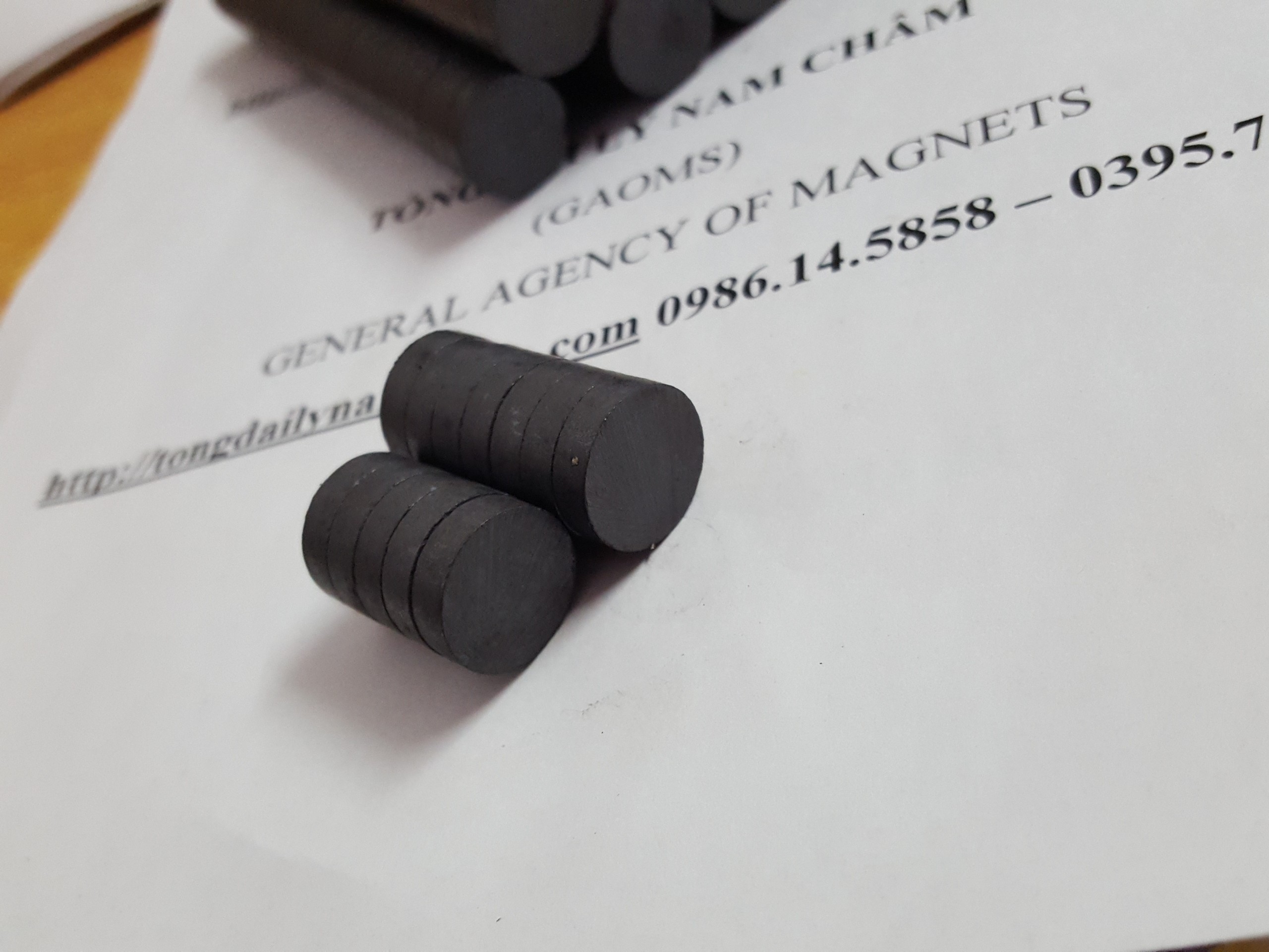30 viên nam châm đen tròn 15x4mm