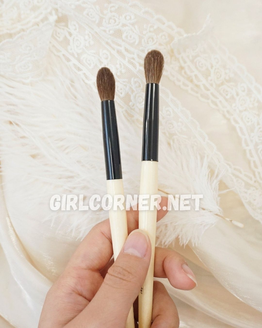 Cọ tán bầu mắt Bobbi Eyeshadow