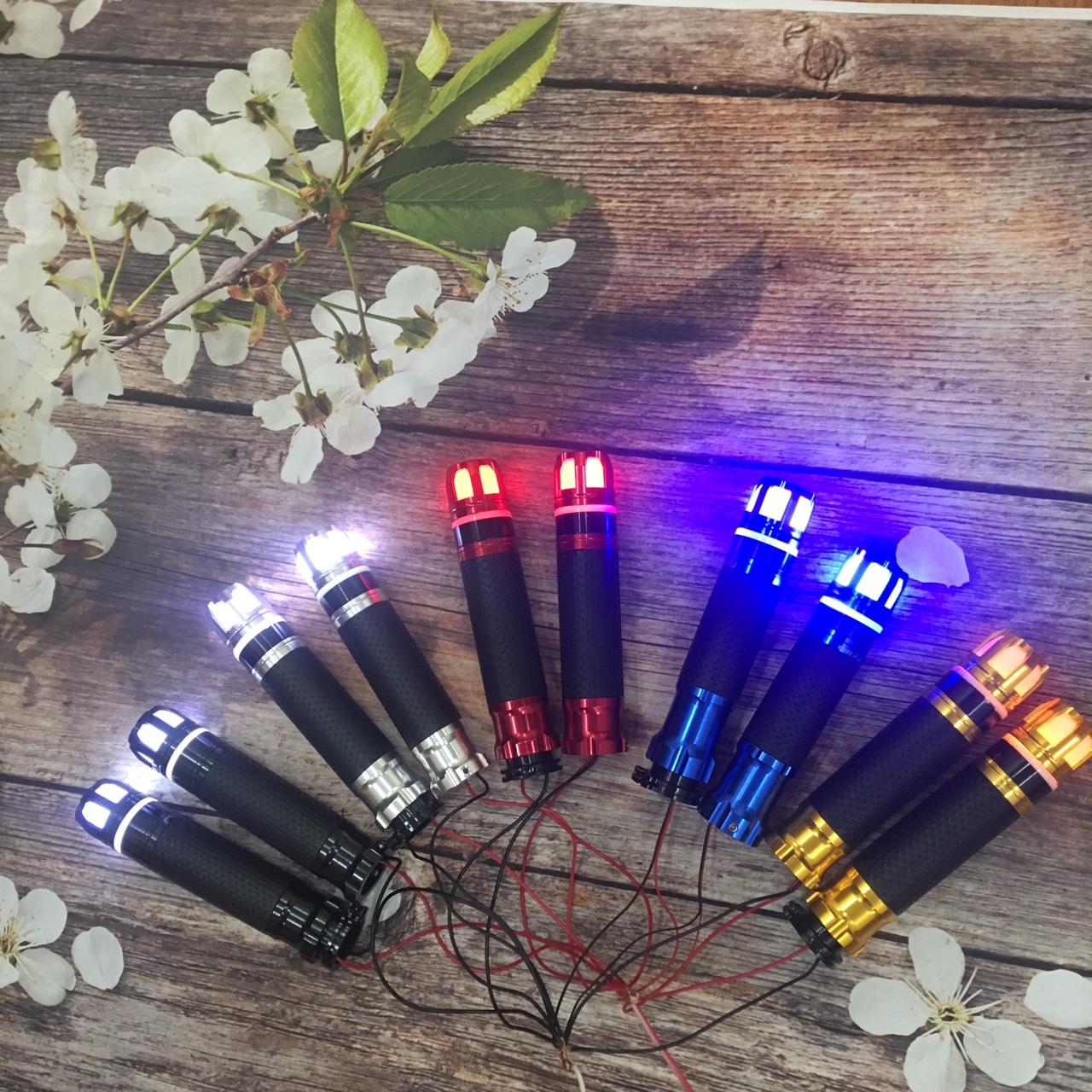 Tay nắm xe máy ,bao tay gù đèn led