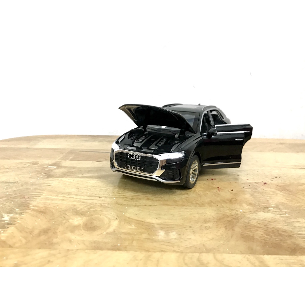 Mô hình xe Audi Q8 _ Tỷ lệ 1:24