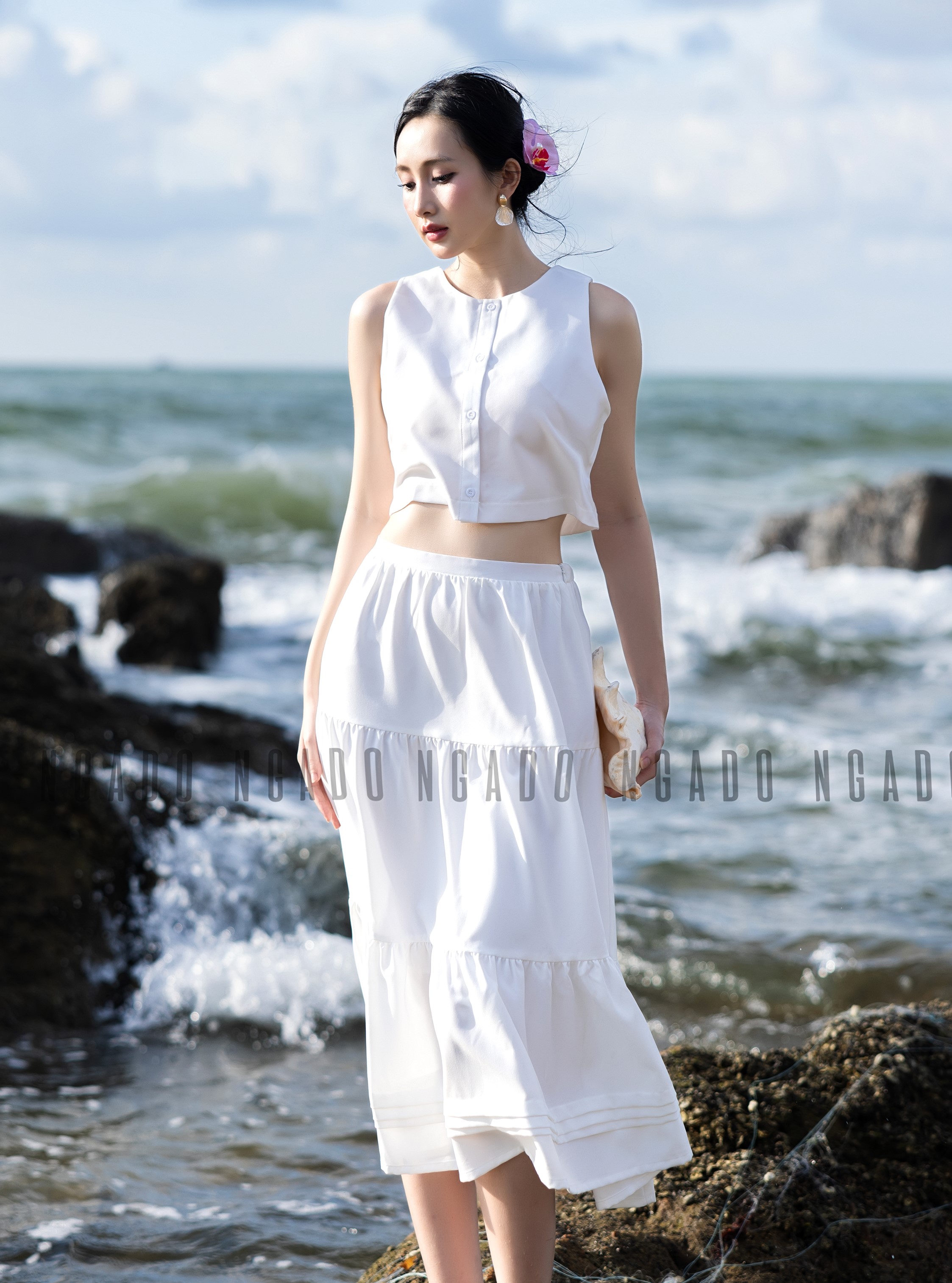 [30.10 - Nhập FALAZLIVE02 giảm 200K] Set áo váy croptop trắng NGADO