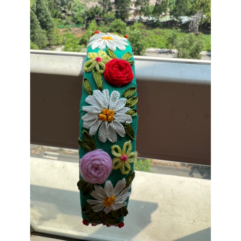 Cài tóc(bờm tóc)thêu tay Handmade by Chang