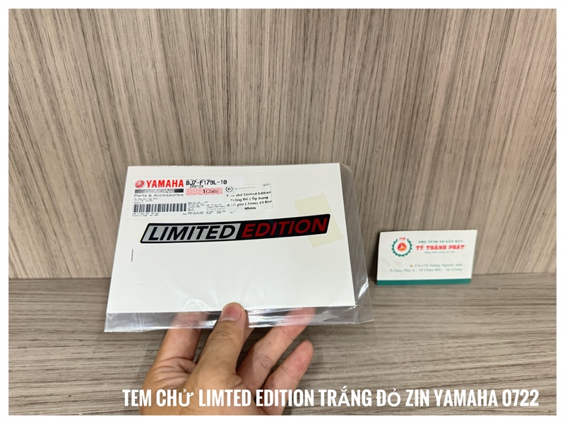 Tem chử Limted Edition Trắng Đỏ ( Ốp bụng dưới yên ) Janus 2020 Đen Nhám ( 1 Miếng ) BJ7F179L1000