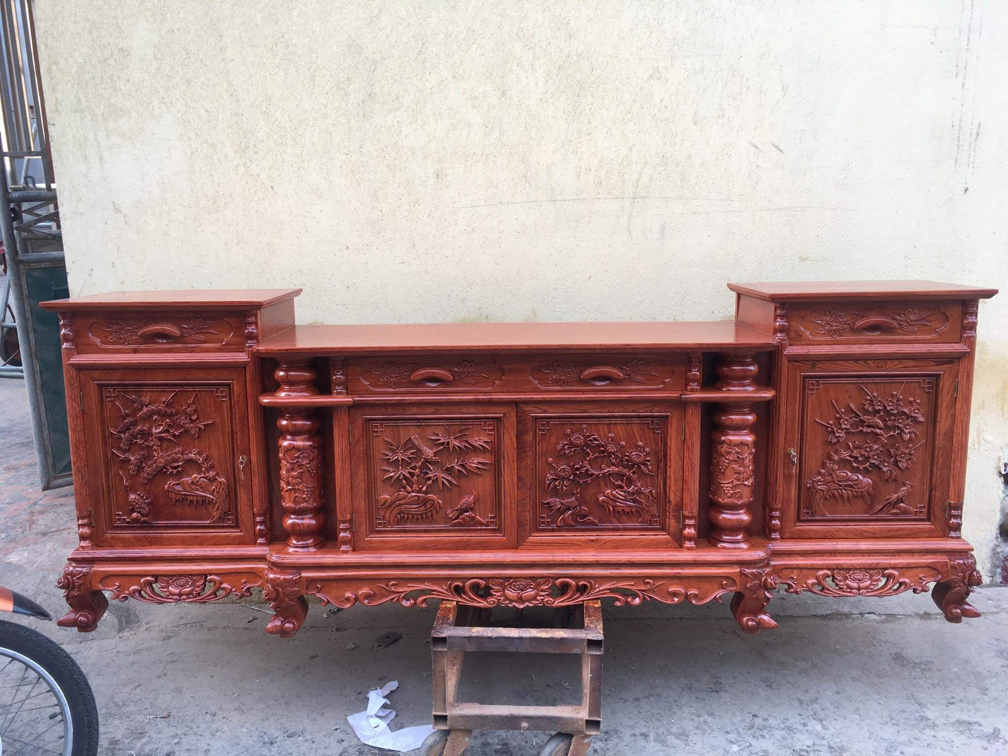 Kệ để tivi - Kệ cột nho hương đá 2m4