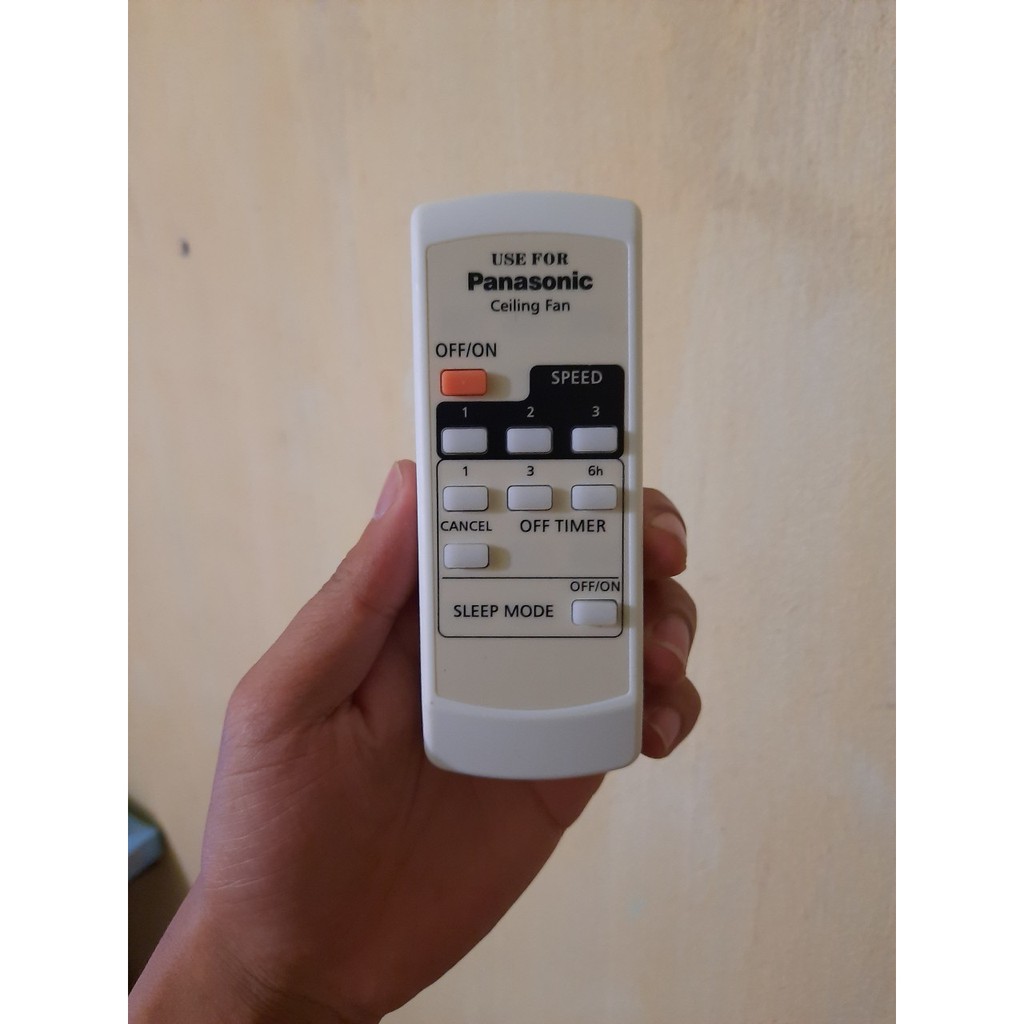 Điều khiển quạt panasonic 4 cánh tặng kèm pin