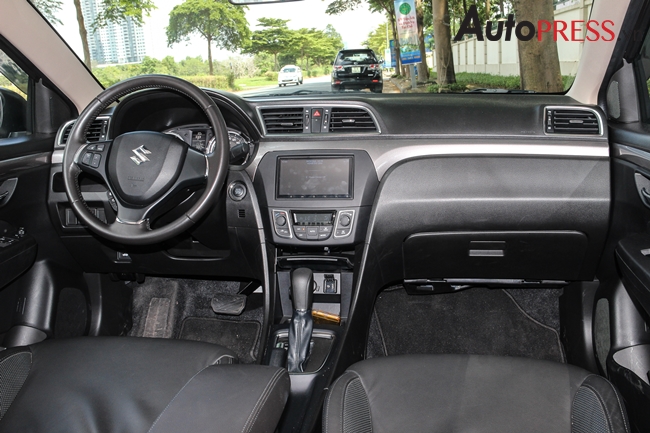 SUZUKI CIAZ:  Cường lực màn cảm ứng
