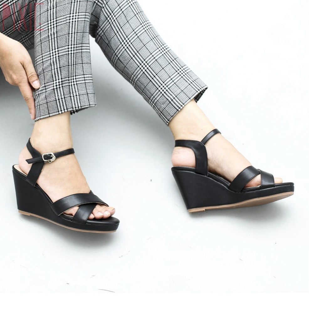 Giày sandal đế xuồng quai chéo 7cm p207