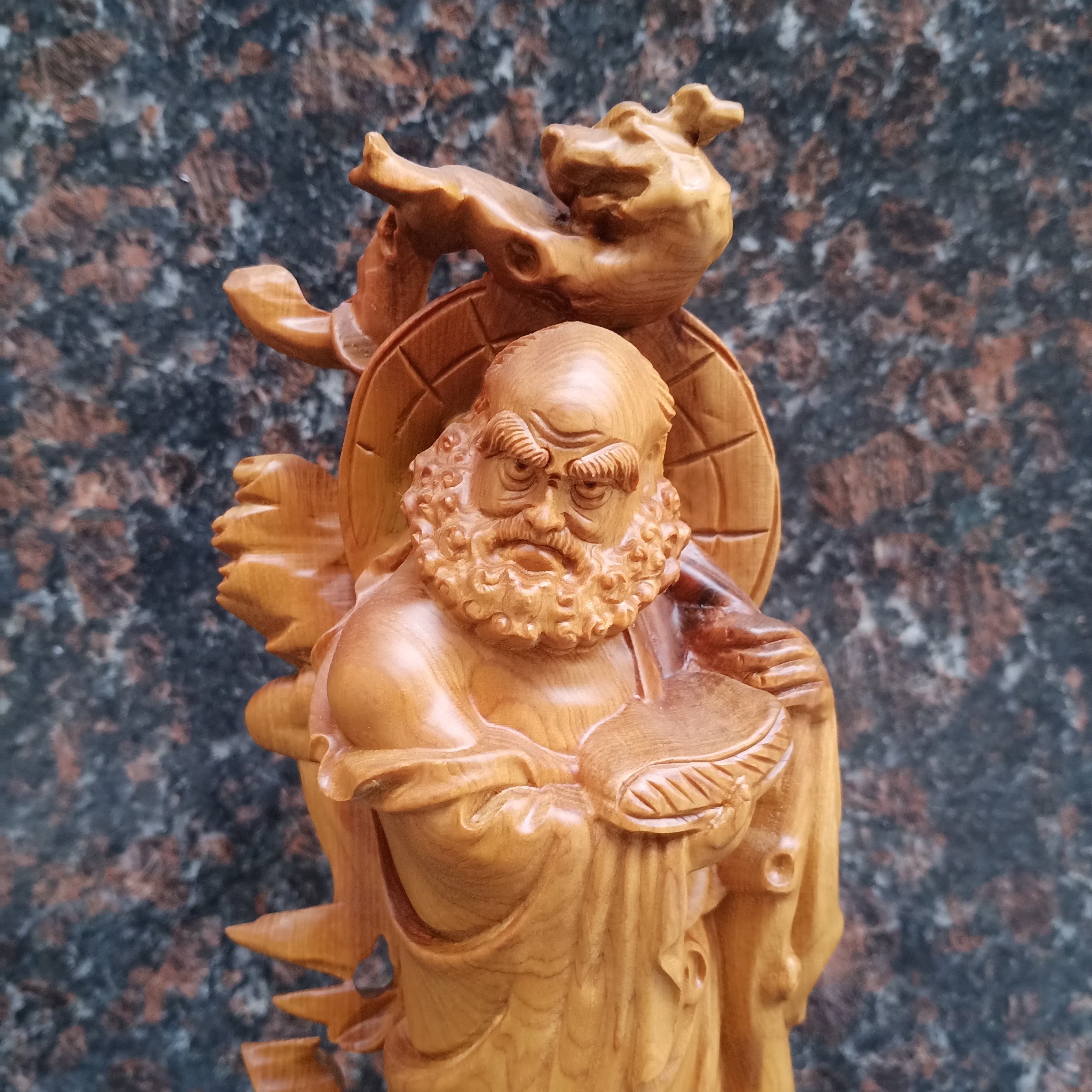 Tượng Đạt ma hành khất gỗ bách xanh