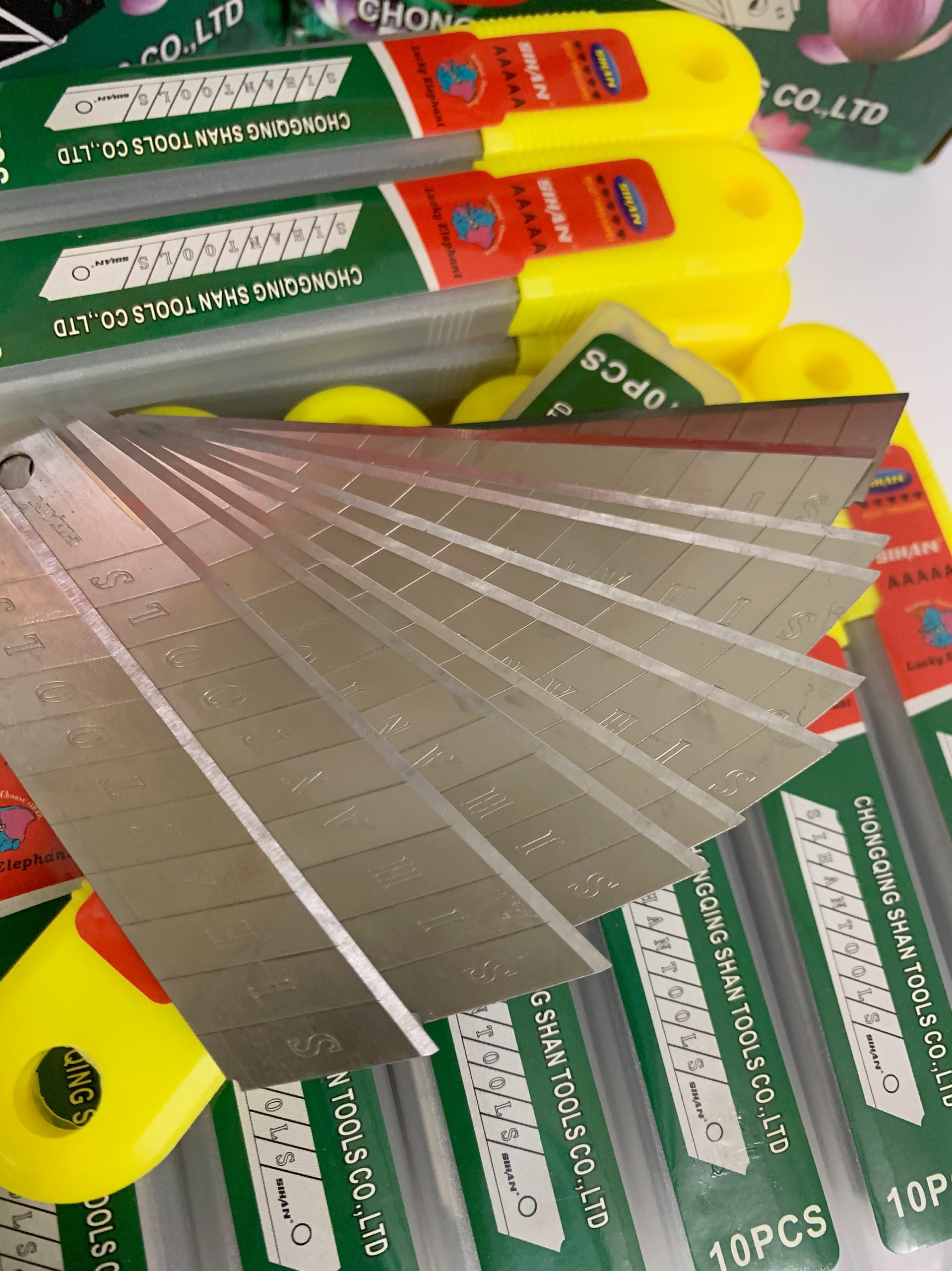 Lưỡi Dao Rọc Giấy SIHAN - Màu  Trắng Cao Cấp ( Giá hộp 200/lưỡi )
