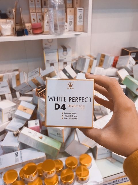 Top White D4