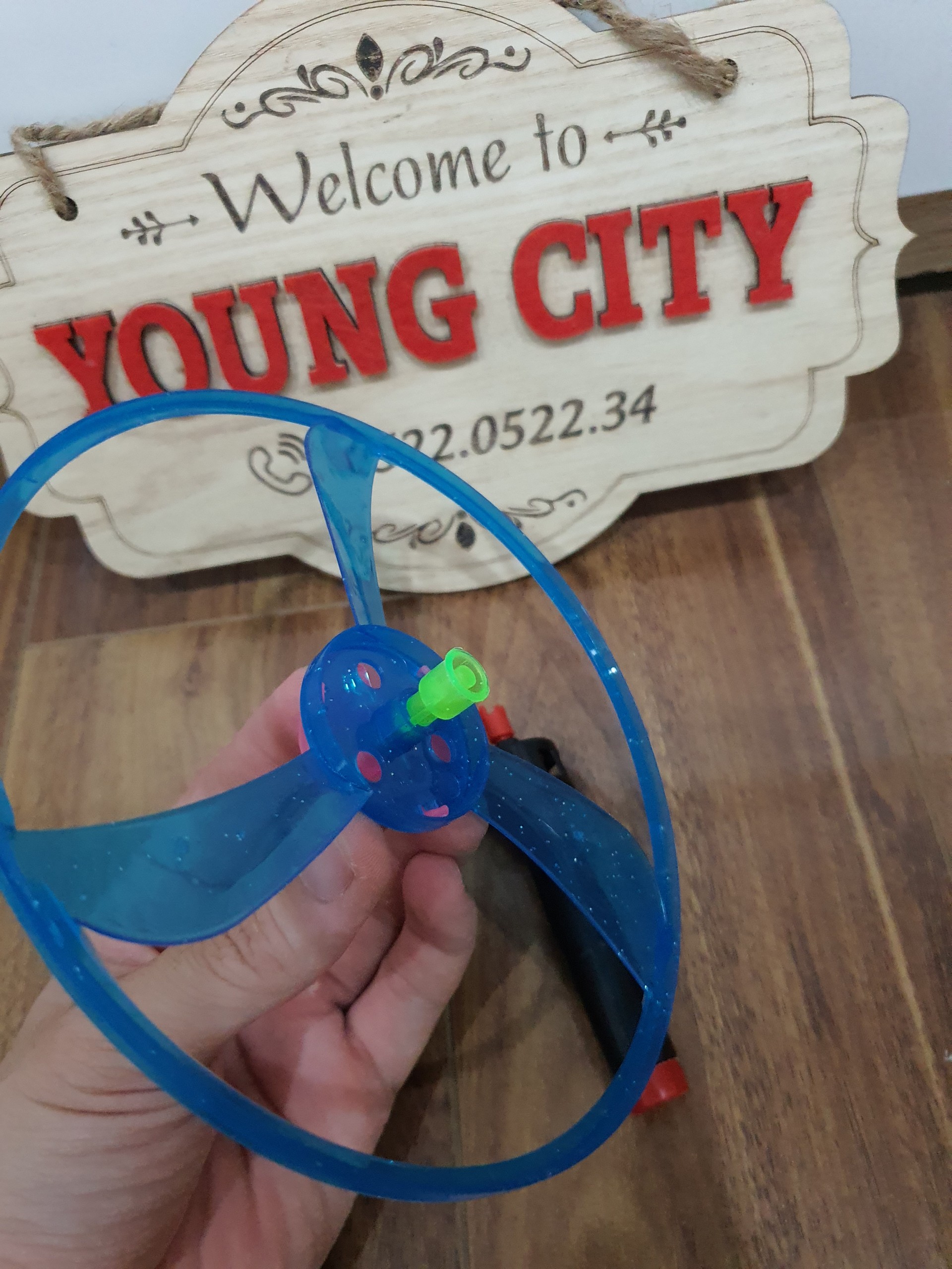 Chong chóng UFO đèn led giật dây