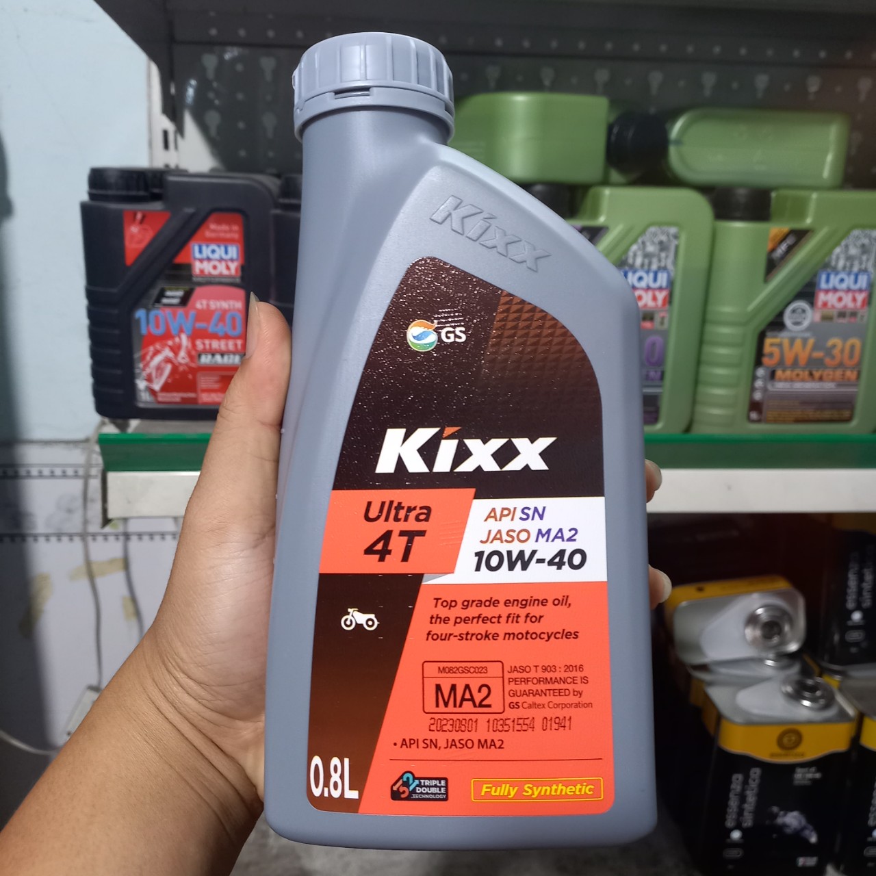 Nhớt Kixx Ultra 4T 10W40/15W40/20W50 dành cho xe số, côn tay - Nhập khẩu Hàn Quốc [Mua 5 tặng 1 phểu]