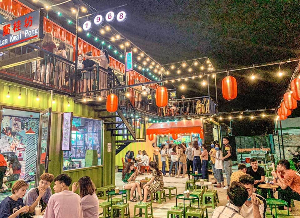 Bàn tròn cafe có vành ( mặt tròn + khung thép )